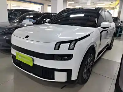 Lynk & Co 900 2025
