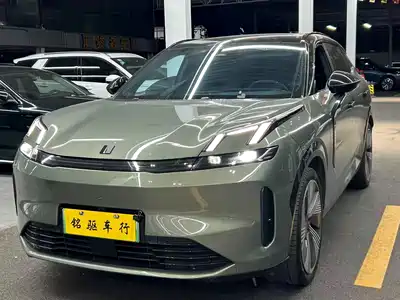 Lynk & Co 08 EM-P 2023