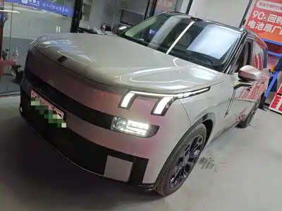 Lynk & Co 900 2025