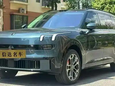 Lynk & Co 900 2025