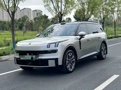 Lynk & Co 900 2025