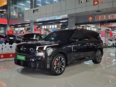 Lynk & Co 900 2025