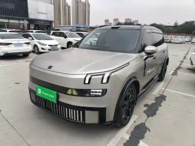 Lynk & Co 900 2025