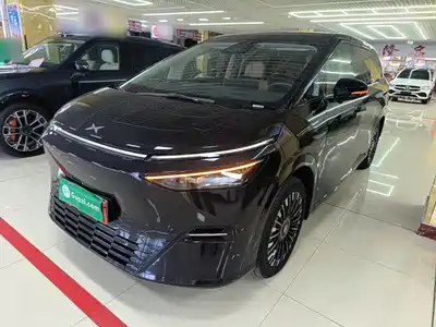 XPeng X9 2025