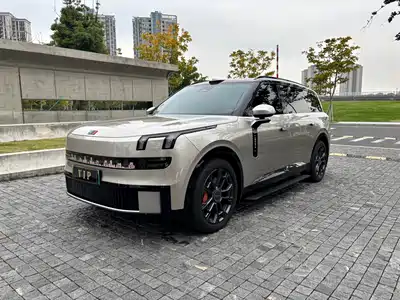 Lynk & Co 900 2025