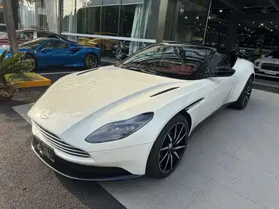 Aston Martin DB11 2021