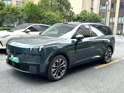 Lynk & Co 900 2025