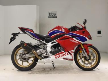Honda CBR250RR-2a