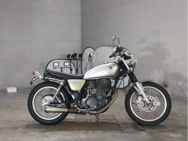 Yamaha SR400-1