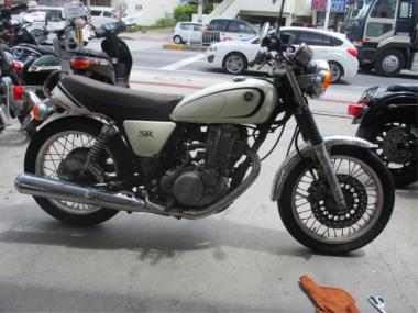 Yamaha SR400-1
