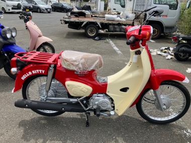Honda Super Cub 50 Hellokitty
