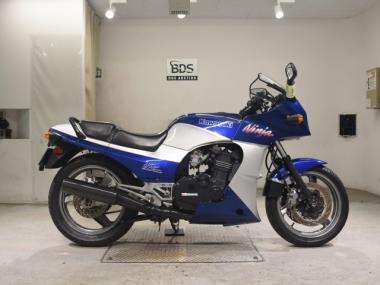 Kawasaki GPZ900R