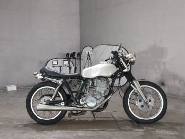 Yamaha SR400