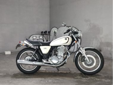 Yamaha SR400