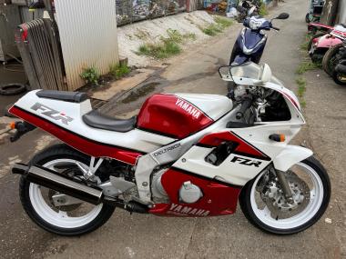 Yamaha FZR250R