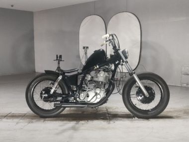 Yamaha SR400