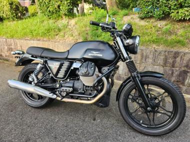 Moto Guzzi V7 Stone