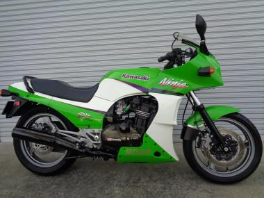 Kawasaki GPZ900R