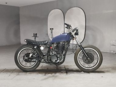 Yamaha SR400