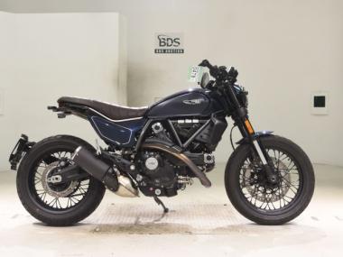 Triumph Scrambler Night Shift