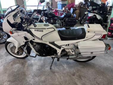 Yamaha FZ750
