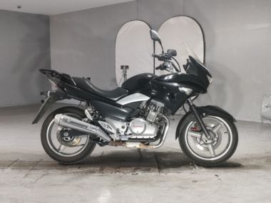 Suzuki GSR250S