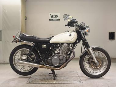 Yamaha SR400