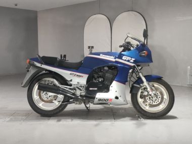 Kawasaki GPZ900R