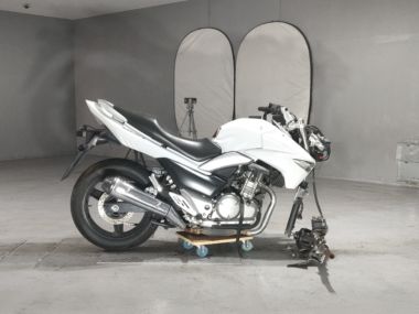 Suzuki GSR250