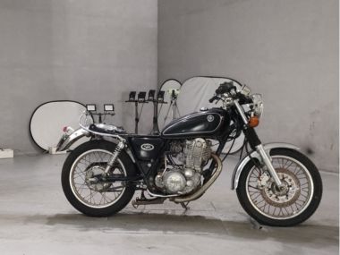 Yamaha SR400