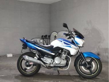 Suzuki GSR250