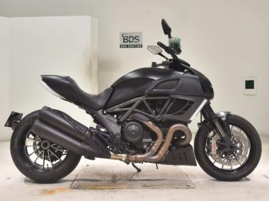 Ducati Diavel Dark