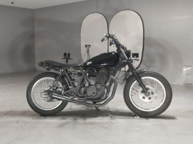 Yamaha SR400