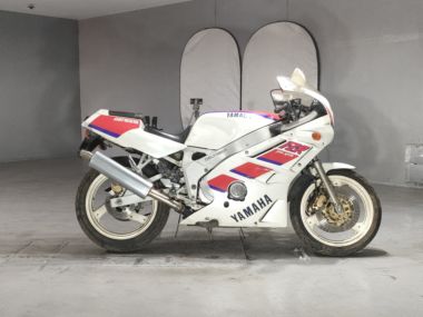Yamaha FZR400
