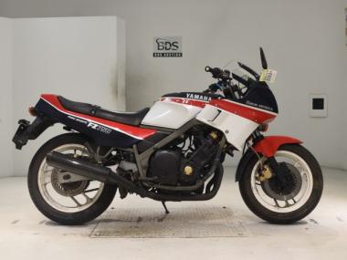 Yamaha FZ750