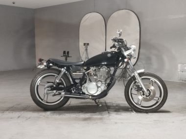 Yamaha SR400