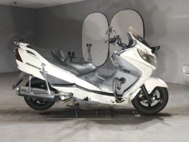 Suzuki Skywave 400 Training Car