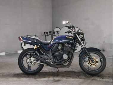 Kawasaki ZRX400