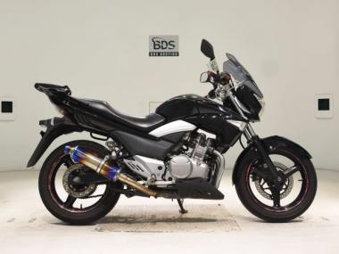 Suzuki GSR250