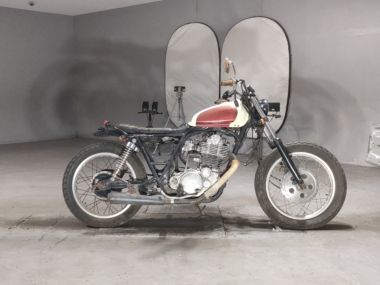 Yamaha SR400