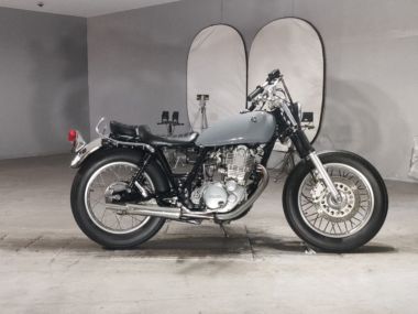 Yamaha SR400
