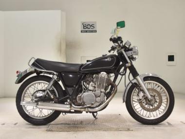Yamaha SR400