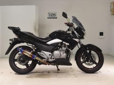 Suzuki GSR250