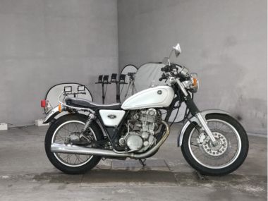 Yamaha SR400