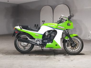 Kawasaki GPZ900R