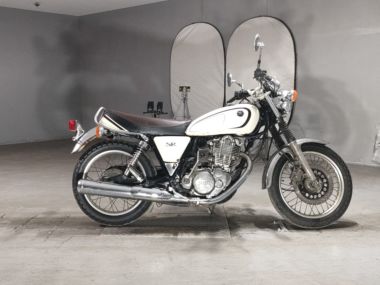 Yamaha SR400