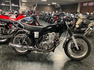 Yamaha SR400