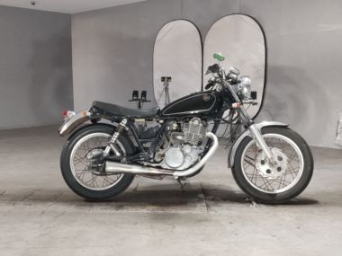 Yamaha SR400
