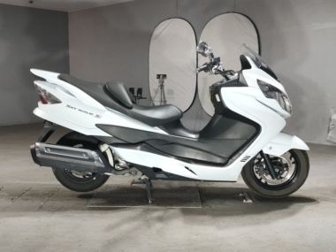 Suzuki Skywave 250s