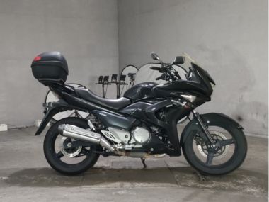 Suzuki GSR250F